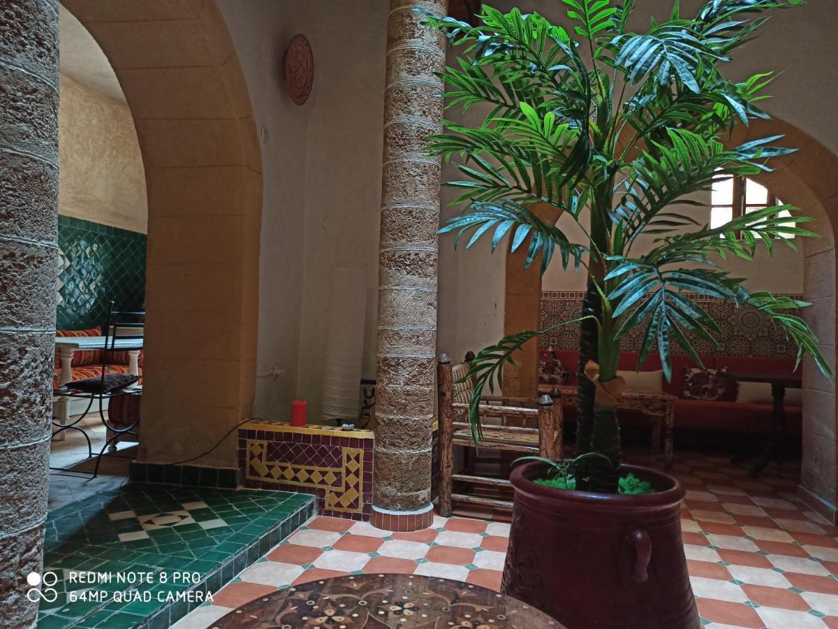 Riad La Rose Des Vents Эс-Сувейра Экстерьер фото